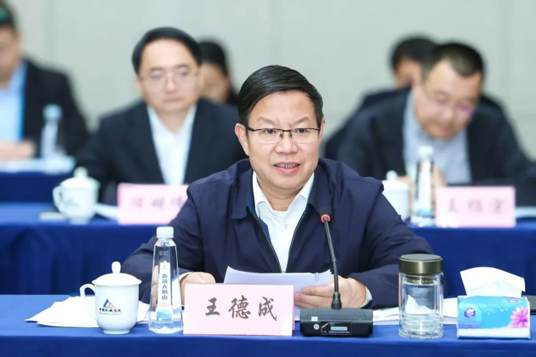 五糧液集團黨委副書記、副董事長、總經理鄒濤一行到訪集團